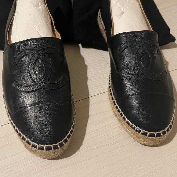 “LIKE NEW” CHANEL Lambskin Black Espadrilles - Picture 4 of 16